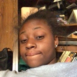 Meet your Posher, Nia